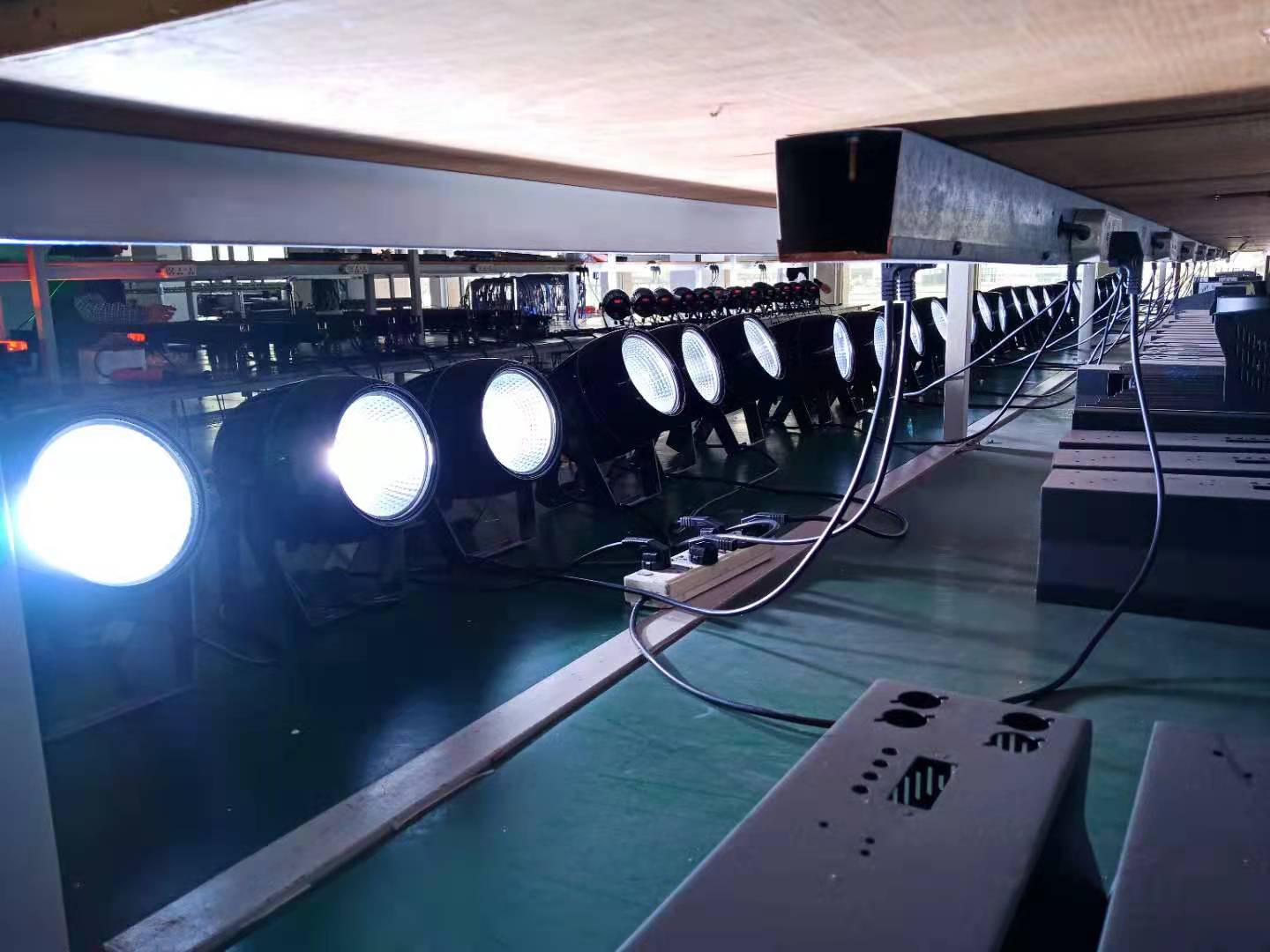 An Difríocht idir Múnlaí Poiblí agus Príobháideacha: